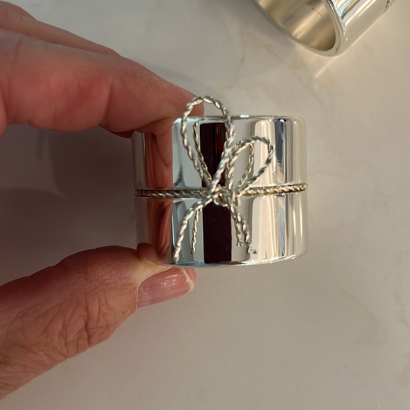 EUC set of 4 silver plated Vera Wang love knot napkin rings from Wedgewood - Picture 3 of 5